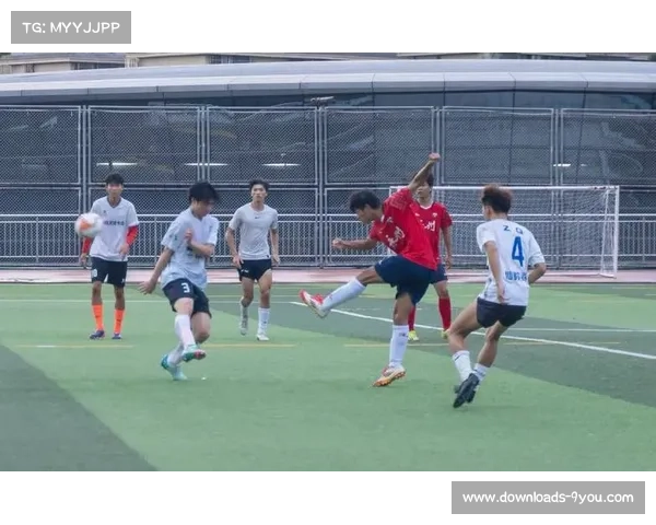 从草皮到看台：德甲场馆安全标准在极端天气下的挑战